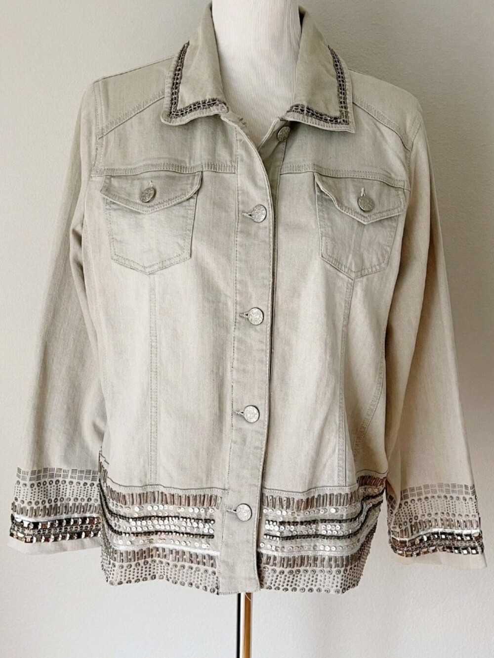 CHICOS Platinum Embelished Beaded Gray / Beige JEAN Jacket Sz 3